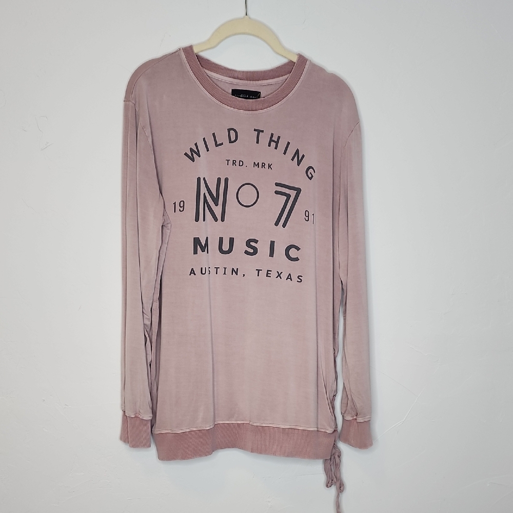 Sz L mauve top lith laceing on the side. C15